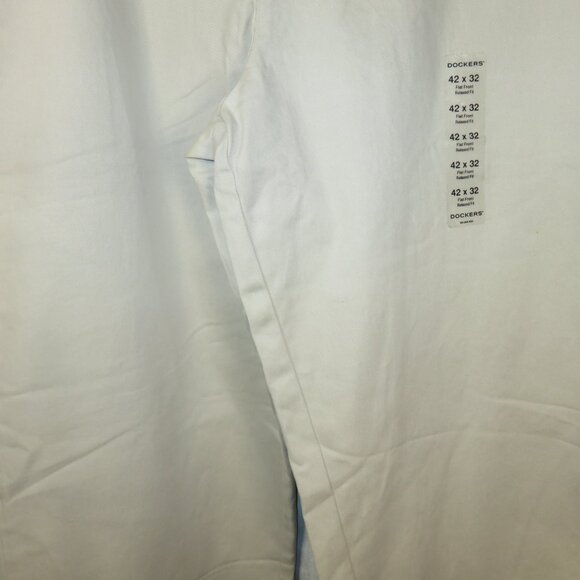 Dockers Iconic Khaki Pants Vintage 2005 Relaxed Fit Beige NEW NWT Mens 42 x 32 - Picture 4 of 16